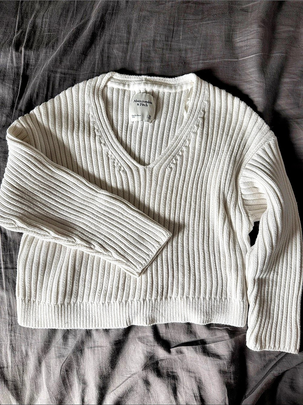 Abercrombie & Fitch Ribbed V-Neck Pullover Sweater in